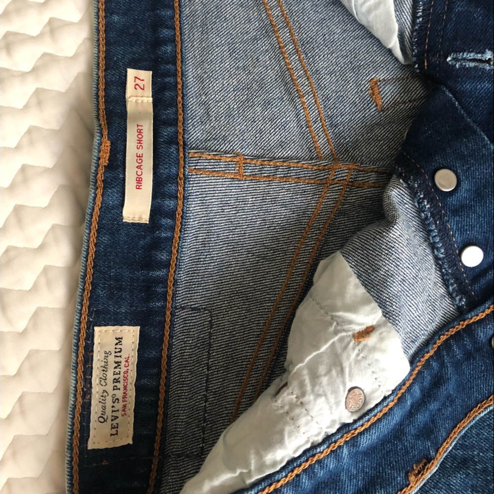 Lulus🖤Levi’s Ribcage Shorts - Picture 15 of 16